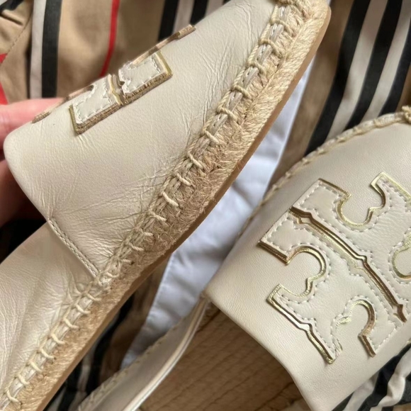 Tory Burch's best looking shoes are a milky white women's 7 - Picture 2 of 5